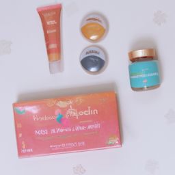 簡(jiǎn)單的<strong>美容</strong>護(hù)膚小常識(shí)：打造光彩照人的肌膚，從細(xì)節(jié)出發(fā)